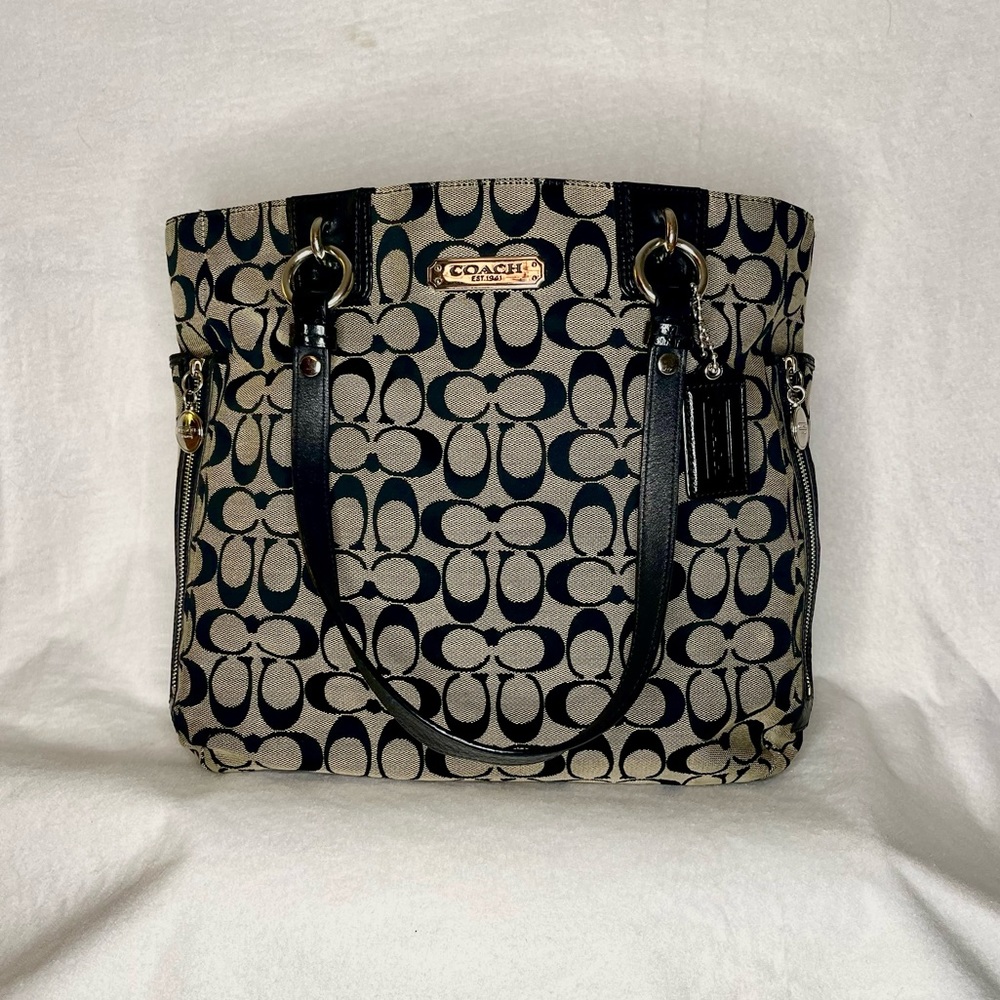 Coach Gallery Signature Zip Tote Bag - Black/Silver Canvas, Leather Accents 🩶